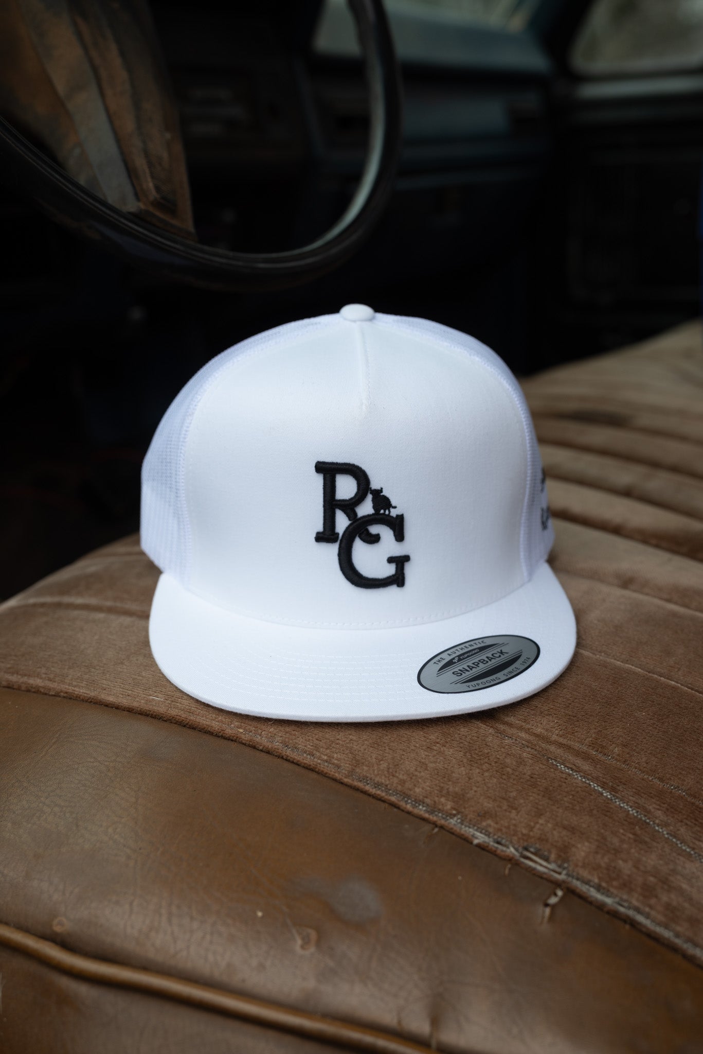 WHITE RG LOGO HAT